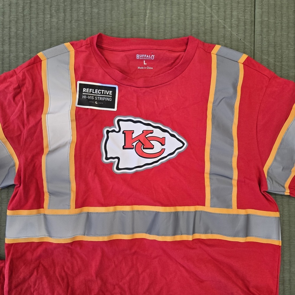 Lot Of 2 NWT Men's KC Chiefs Reflective T-shirt Red Large Buffalo Outdoors Heavy - Picture 2 of 6